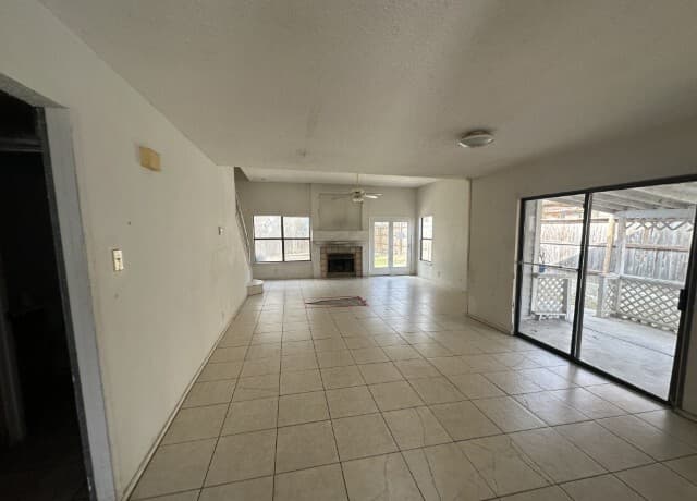 4-bedroom rental at 9147 Autumn Storm in San Antonio, TX — photo 2
