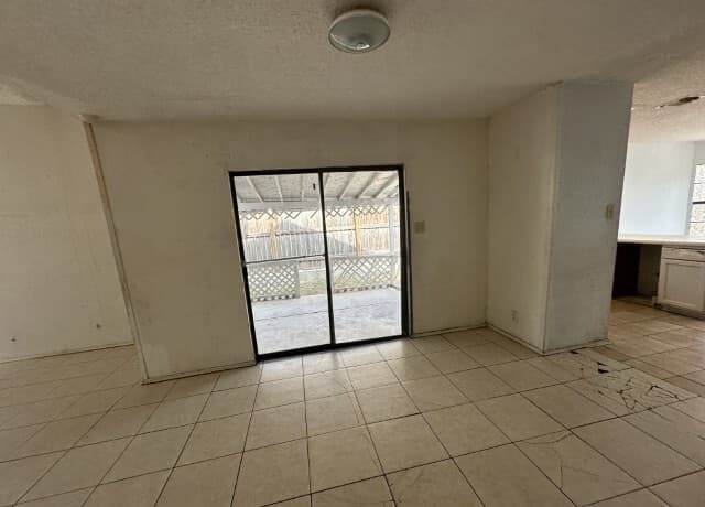 4-bedroom rental at 9147 Autumn Storm in San Antonio, TX — photo 4