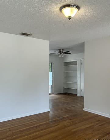 3-bedroom rental at 355 Cresham in San Antonio, TX — photo 4