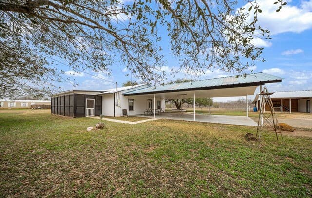 Home for sale at 421 Coughran in Pleasanton, TX — photo 2