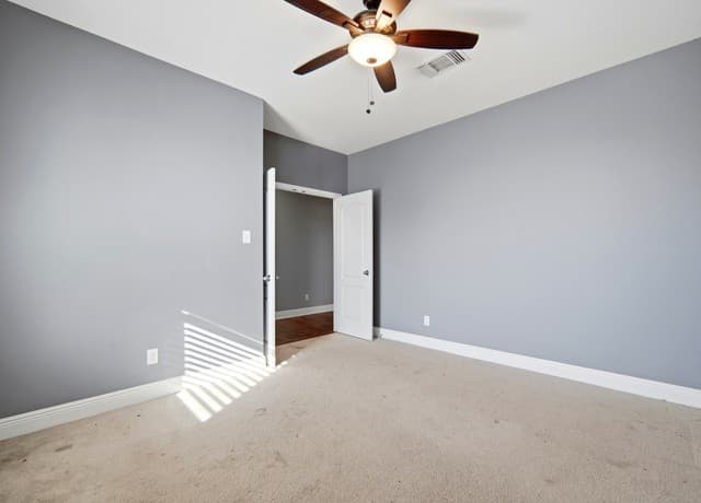 4-bedroom rental at 4431 Oak Roset in San Antonio, TX — photo 4