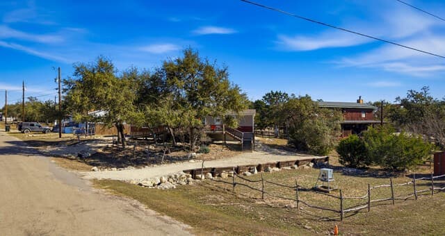 3-bedroom rental at 733 Private Road 1507 in Bandera, TX — photo 1