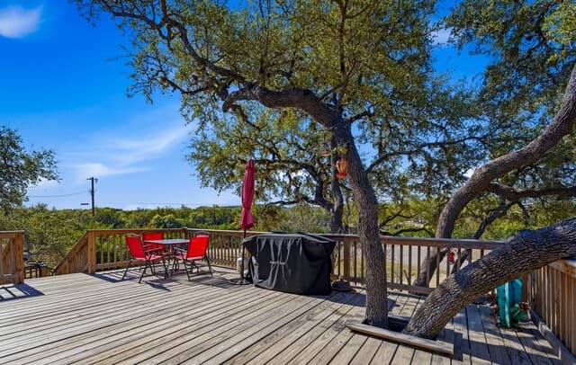 3-bedroom rental at 733 Private Road 1507 in Bandera, TX — photo 2