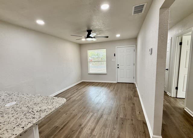 3-bedroom rental at 839 Pleasure Park in San Antonio, TX — photo 3