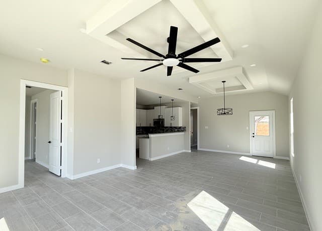 3-bedroom rental at 810 S San Eduardo Ave. in San Antonio, TX — photo 5