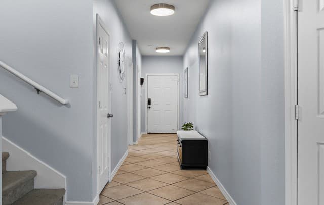 5-bedroom rental at 8502 Sarasota Woods in San Antonio, TX — photo 3