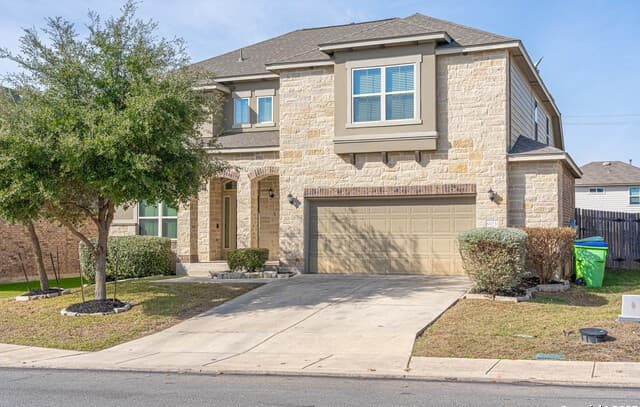 4-bedroom rental at 8923 Monument Parke in San Antonio, TX — photo 2