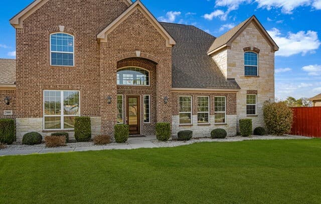 5-bedroom rental at 588 Texas Bend in Castroville, TX — photo 3