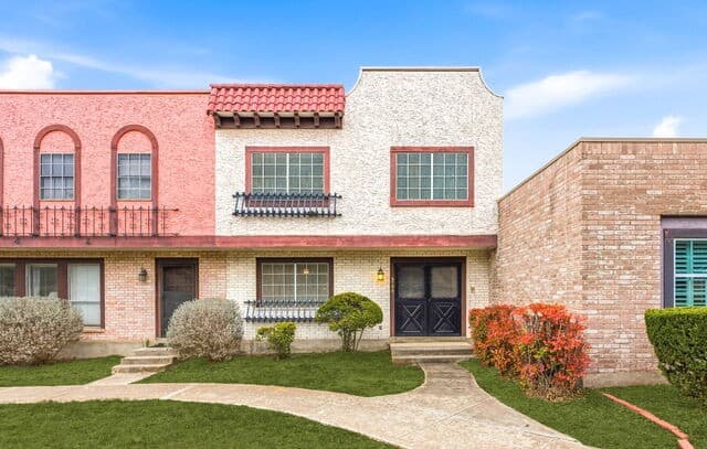 3-bedroom rental at 6746 Crown Ridge in San Antonio, TX — photo 3