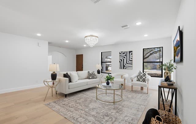 4-bedroom rental at 319 E Terra Alta in San Antonio, TX — photo 5