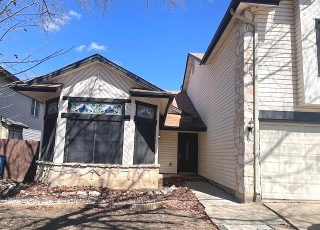 3-bedroom rental at 9025 Deer in San Antonio, TX — photo 3