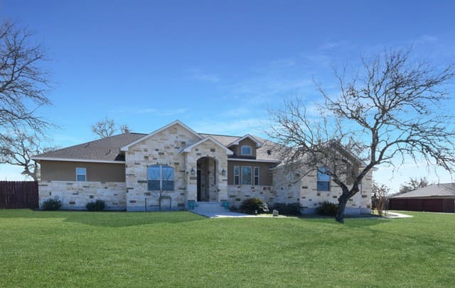 4-bedroom rental at 105 Bobby Lynn in Adkins, TX — photo 2