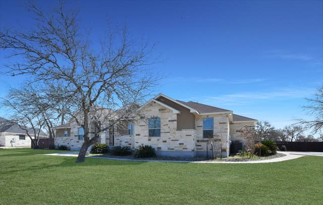 4-bedroom rental at 105 Bobby Lynn in Adkins, TX — photo 4