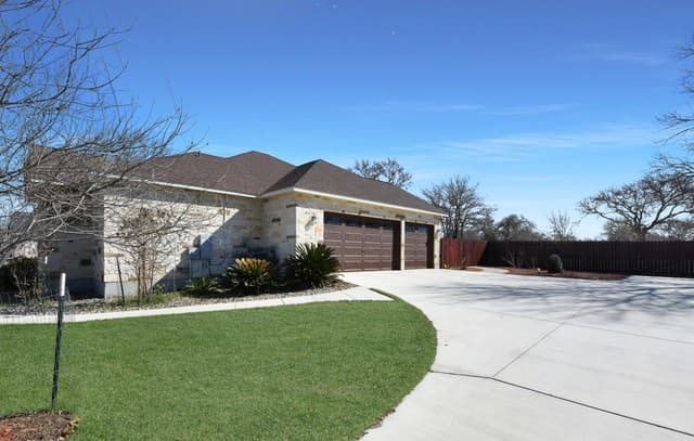 4-bedroom rental at 105 Bobby Lynn in Adkins, TX — photo 5