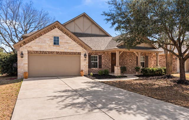 4-bedroom rental at 221 Ludwig Dr in Boerne, TX — photo 1