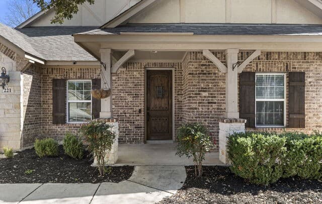4-bedroom rental at 221 Ludwig Dr in Boerne, TX — photo 2