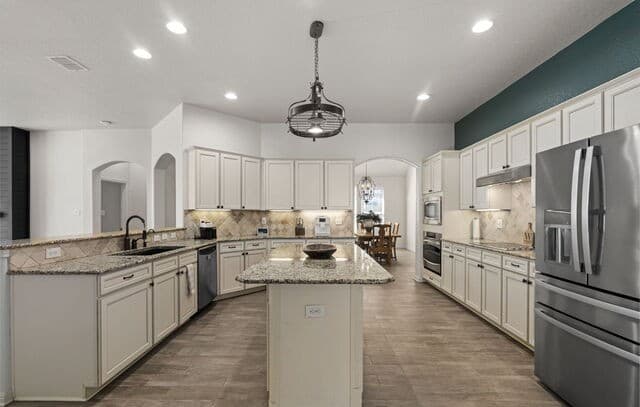4-bedroom rental at 221 Ludwig Dr in Boerne, TX — photo 3