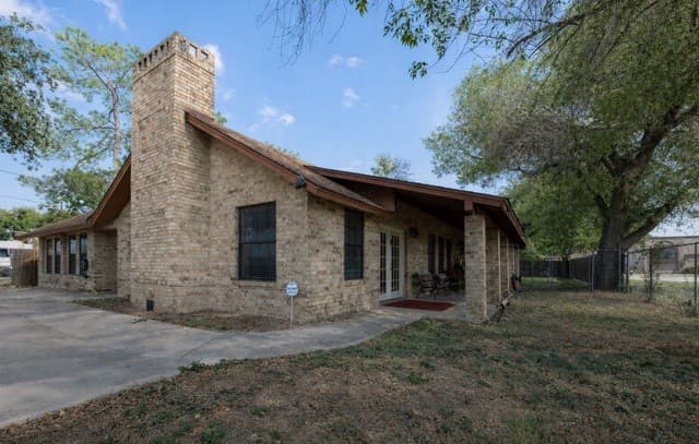 3-bedroom rental at 7285 Us Highway 87 in China Grove, TX — photo 1