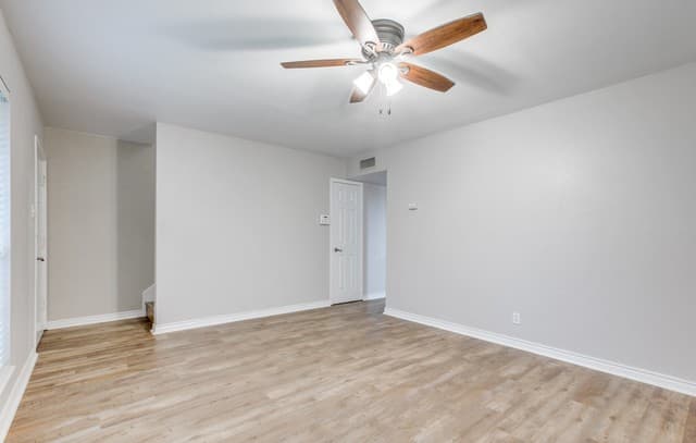 2-bedroom rental at 122 E Terra Alta Road Unit 14 in San Antonio, TX — photo 5