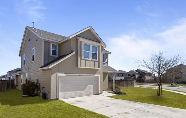 4-bedroom rental at 4837 Park Glen in Marion, TX — photo 3