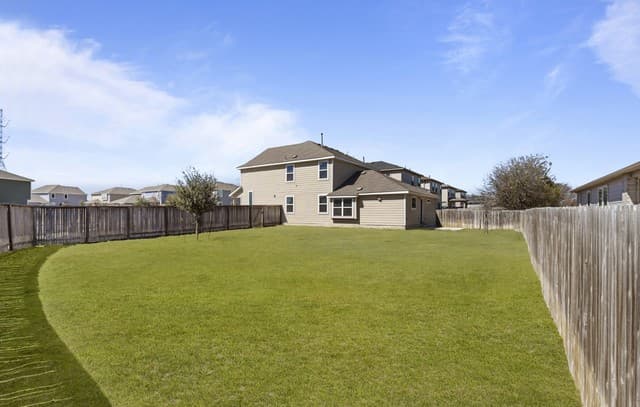 4-bedroom rental at 4837 Park Glen in Marion, TX — photo 5