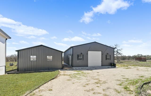 4-bedroom rental at 175 Ranch Country in La Vernia, TX — photo 4