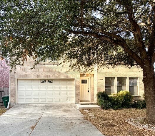4-bedroom rental at 9202 Roquefort in San Antonio, TX — photo 1
