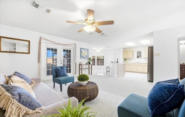 3-bedroom rental at 8410 Park Olympia in Universal City, TX — photo 2