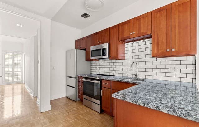 2-bedroom rental at 7707 Broadway Unit 12 in San Antonio, TX — photo 3