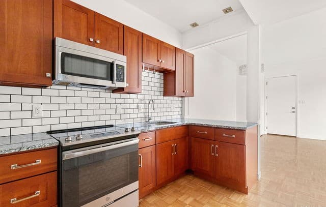 2-bedroom rental at 7707 Broadway Unit 12 in San Antonio, TX — photo 4