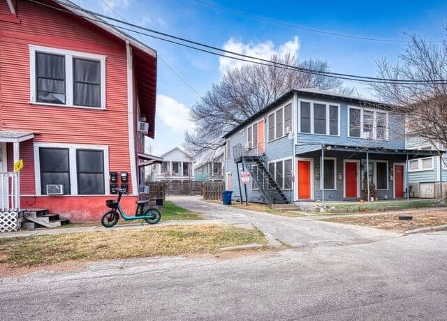 rental at 215 AND 219 Paschal St in San Antonio, TX — photo 1