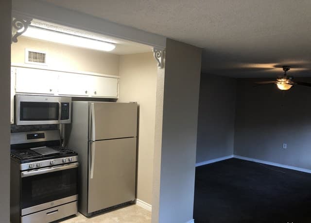 2-bedroom rental at 522 Altitude Unit 3 in San Antonio, TX — photo 4