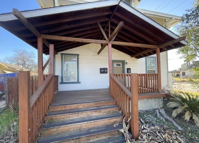 2-bedroom rental at 102 Bailey Ave Unit 1 in San Antonio, TX — photo 2