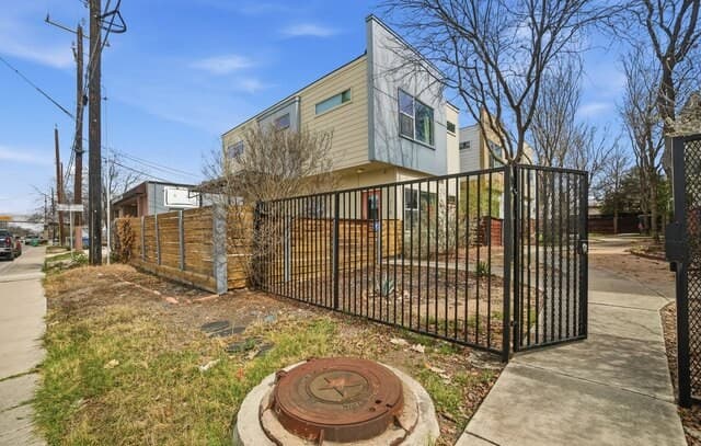 1-bedroom rental at 716 N Cherry in San Antonio, TX — photo 3