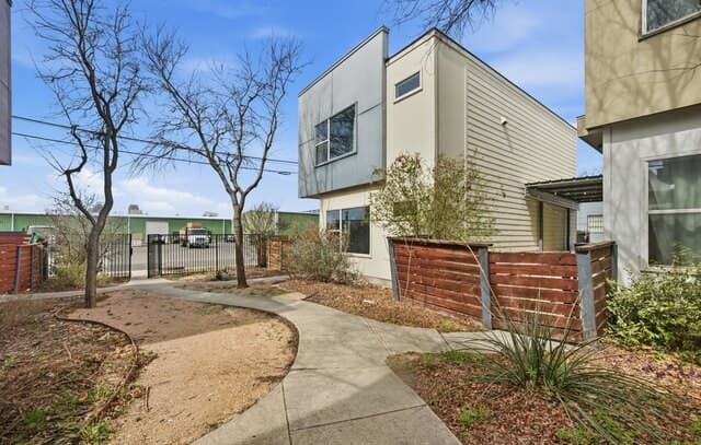1-bedroom rental at 716 N Cherry in San Antonio, TX — photo 4