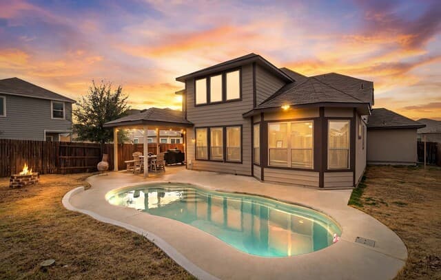 5-bedroom rental at 13107 Dakota Forest in San Antonio, TX — photo 1