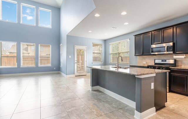 5-bedroom rental at 13107 Dakota Forest in San Antonio, TX — photo 5