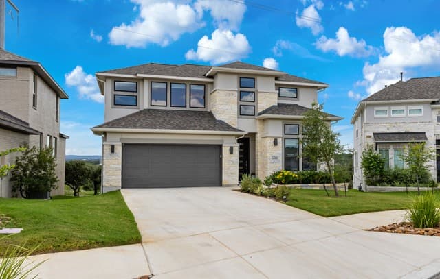 4-bedroom rental at 250 Navarro in Boerne, TX — photo 2
