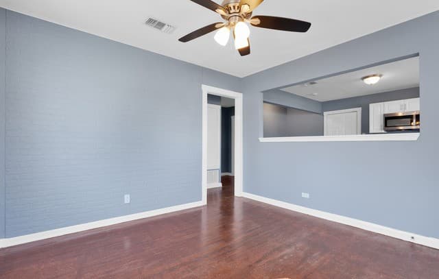 3-bedroom rental at 120 Bank St in San Antonio, TX — photo 4
