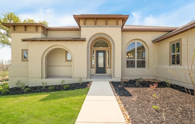 3-bedroom rental at 671 Legend Park in Castroville, TX — photo 2