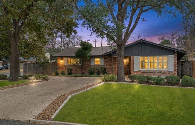3-bedroom rental at 2126 E Lawndale Dr. in San Antonio, TX — photo 1