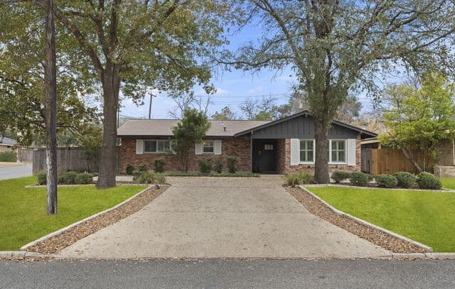 3-bedroom rental at 2126 E Lawndale Dr. in San Antonio, TX — photo 5