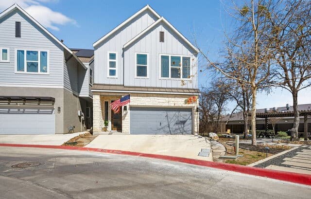 3-bedroom rental at 5843 Whitby #11 in San Antonio, TX — photo 2