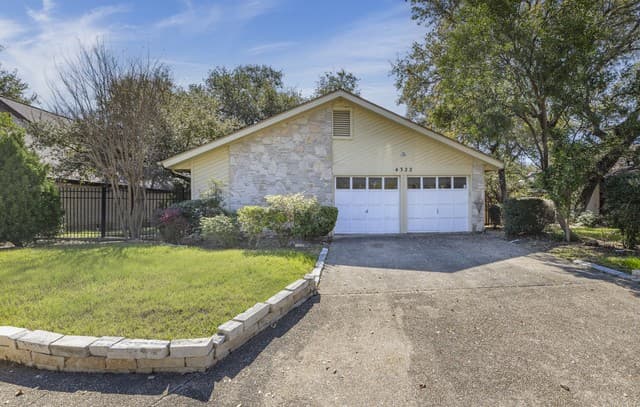 3-bedroom rental at 4322 Center Oak Woods in San Antonio, TX — photo 1