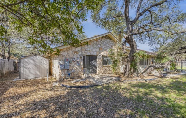 3-bedroom rental at 4322 Center Oak Woods in San Antonio, TX — photo 5