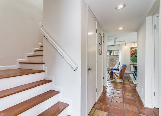2-bedroom rental at 185 Terrell Rd Unit 101 in San Antonio, TX — photo 2
