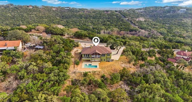 4-bedroom rental at 9889 Cash Mountain in Helotes, TX — photo 4
