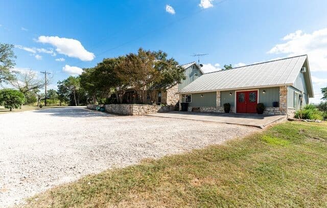 4-bedroom rental at 43 High Street in Comfort, TX — photo 4