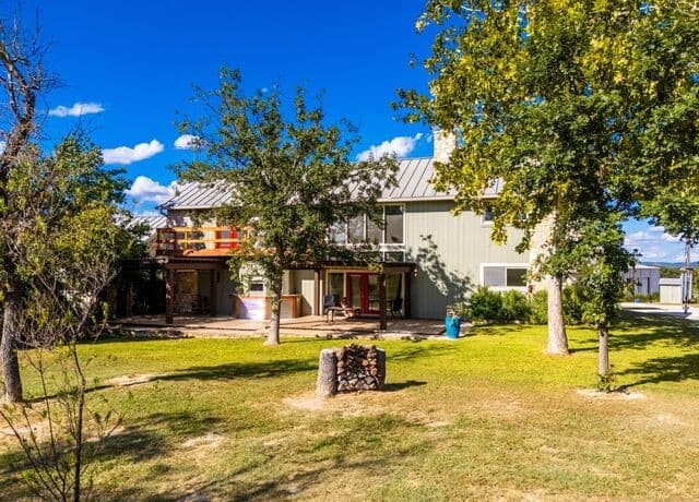 4-bedroom rental at 43 High Street in Comfort, TX — photo 5