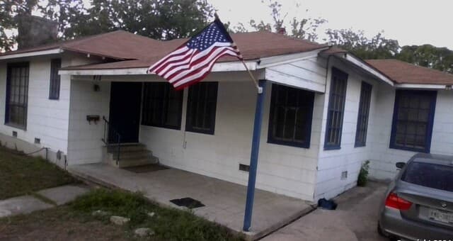 4-bedroom rental at 415 North in San Antonio, TX — photo 2